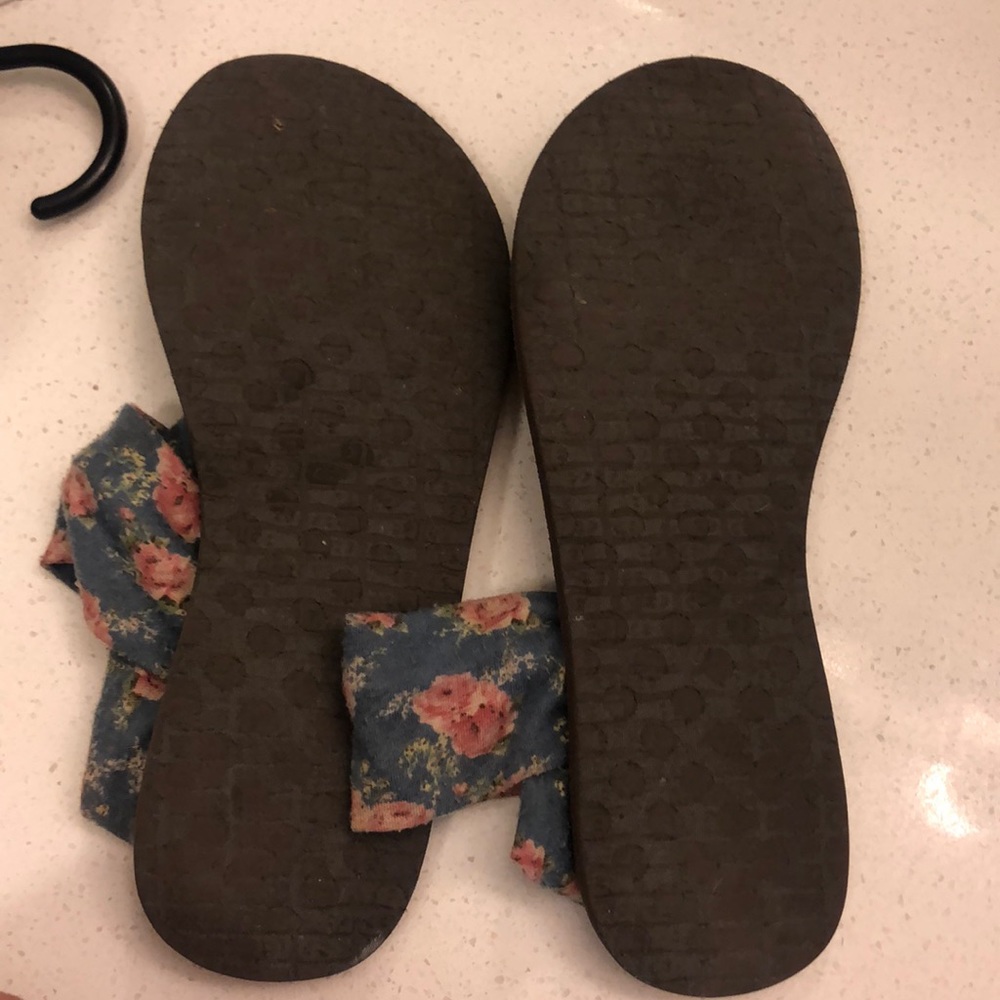Sandals - Picture 3 of 5